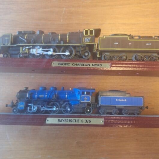 2 modelbouwtreinen HO vast op rails kopen bij RataPlan webshop!