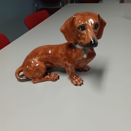 Porcelein honden beeld tekkel kopen bij RataPlan webshop!