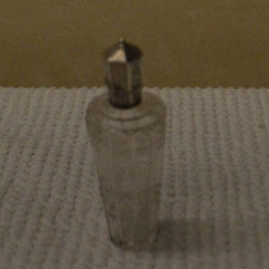 Zilveren parfum flesje  zonder het kristallendopje kopen bij RataPlan webshop!