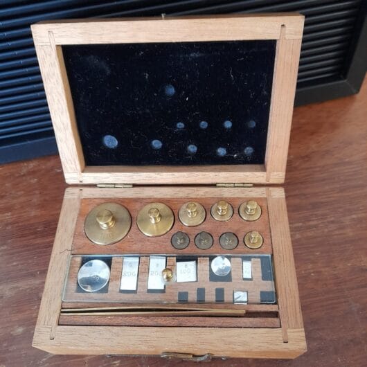 Antiek kistje met gewichtjes kopen bij RataPlan webshop!