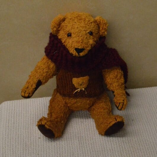vintage gelede teddybeer jaren 40  met sjaal kopen bij RataPlan webshop!