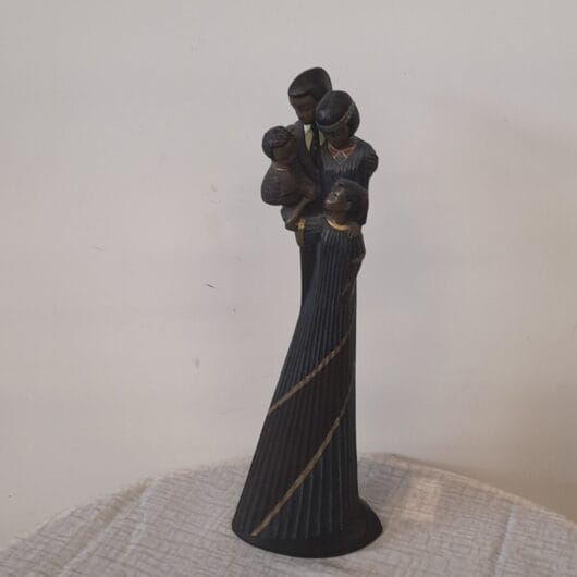 Enesco Mahogany Princess "The Gathering" beeldje kopen bij RataPlan webshop!