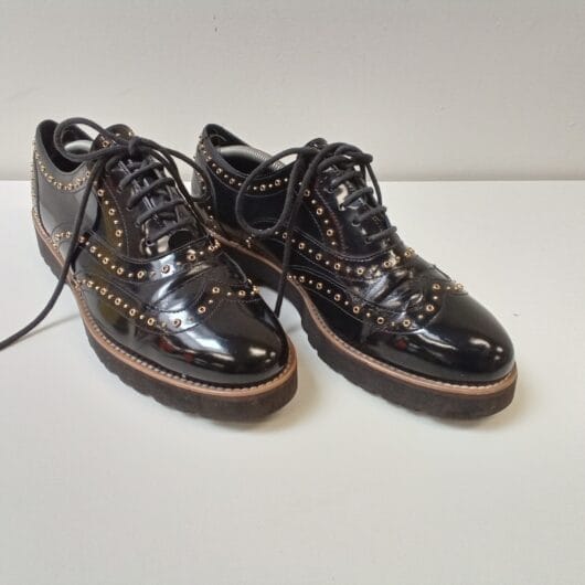 Hogen leren veterschoenen met Studs kopen bij RataPlan webshop!