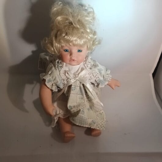 Porselijnen pop kopen bij RataPlan webshop!