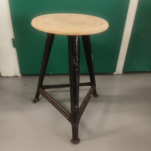 Vintage industriele kruk