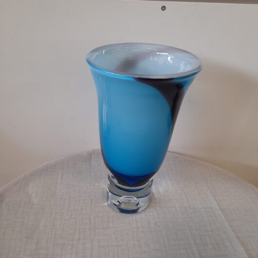 Sierlijke blauwe vaas kopen bij RataPlan webshop!