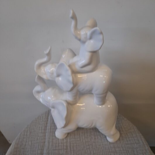 Grappig beeldje van 3 olifanten op elkaar. kopen bij RataPlan webshop!